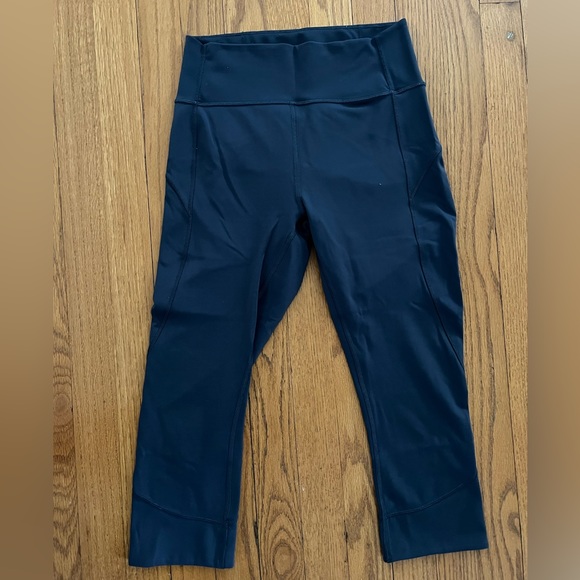 Lululemon Blue/Grey Cropped Legging (size 6) - Picture 2 of 2